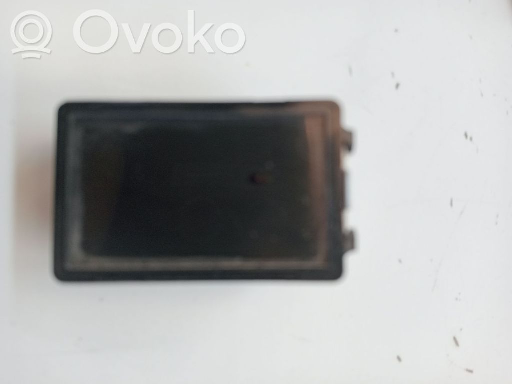 Unidad de control/módulo de carrocería central   957102G100