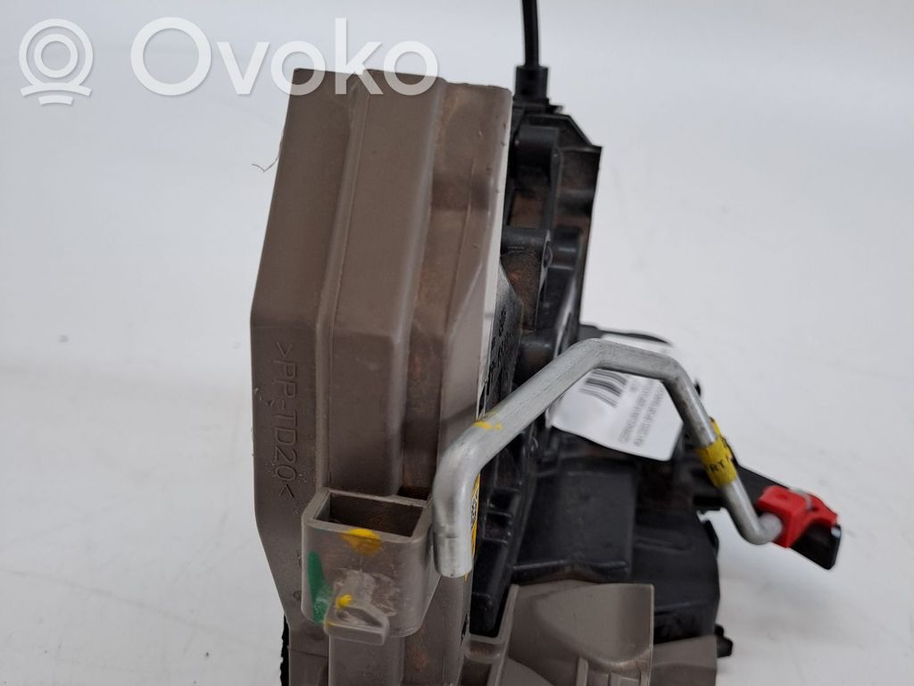 Cerradura de puerta delantera   81320J7000