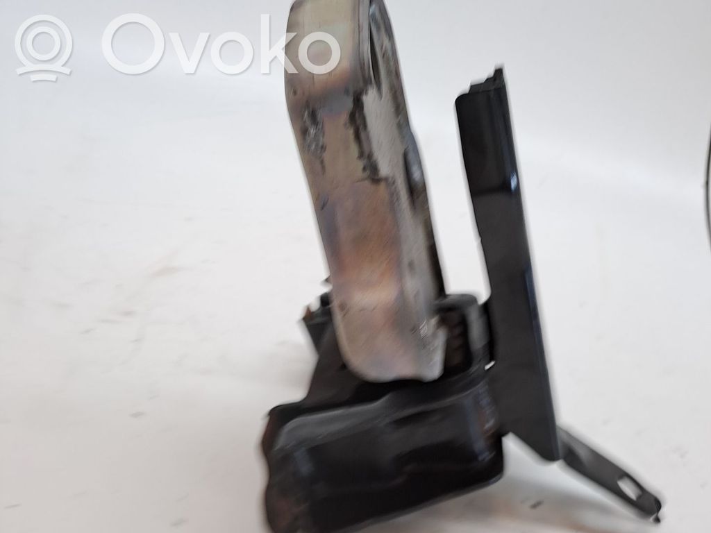 Moottorin kiinnikekorvake   B000677780