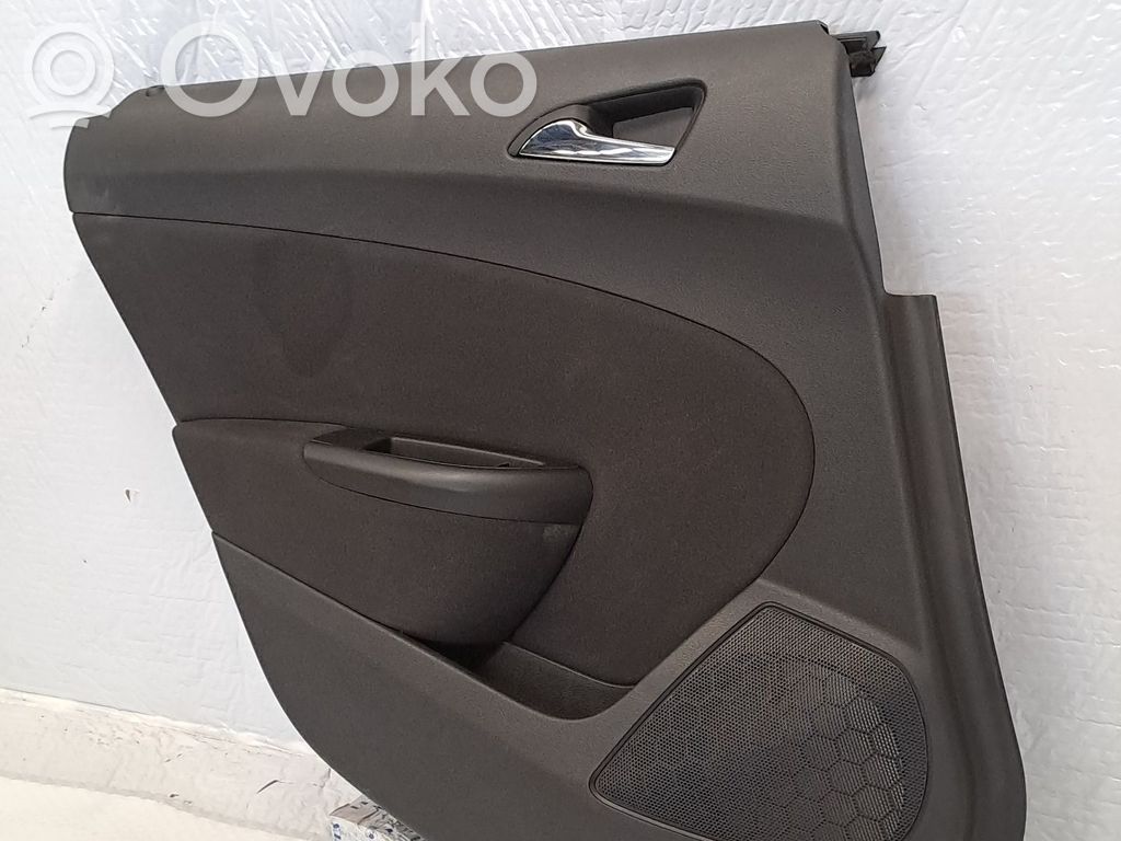 Opel Astra J Rivestimento del pannello della portiera posteriore 