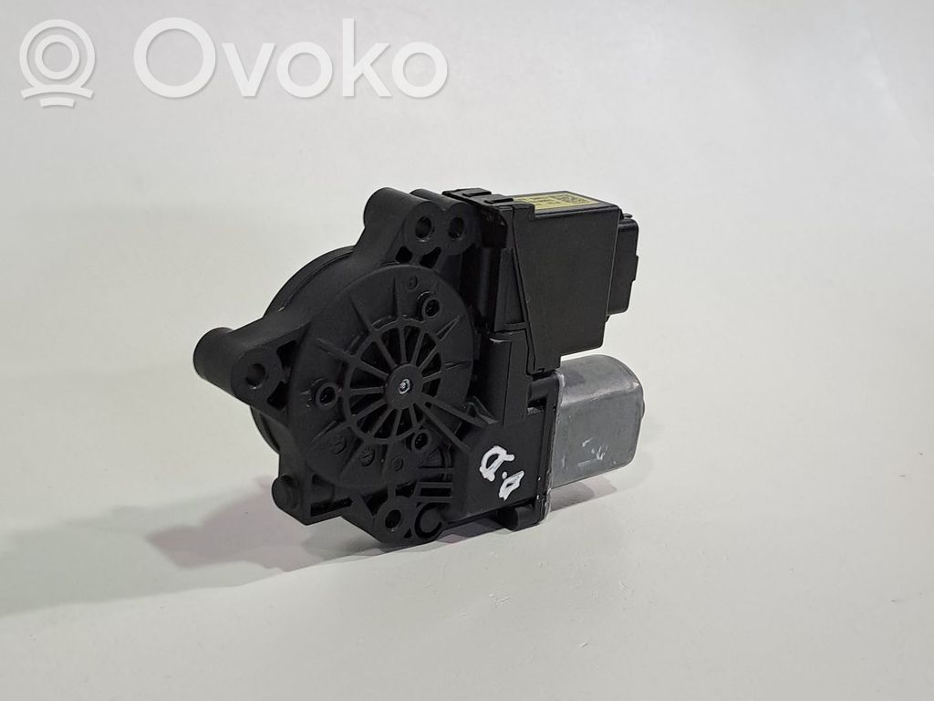 Silnik regulatora szyby drzwi przednich   82460A2010