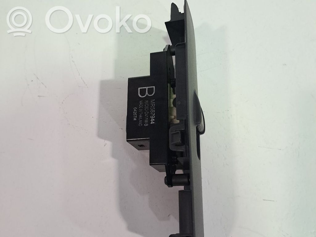 Interruptor del elevalunas eléctrico   MR587944