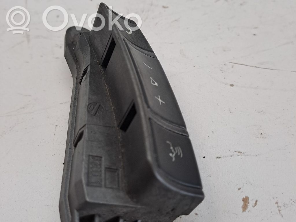 Steering wheel buttons/switches   61316911585,6911585
