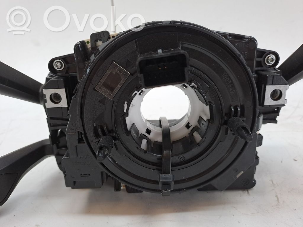 Butoane/comutatoare pe volan   82A953521GE