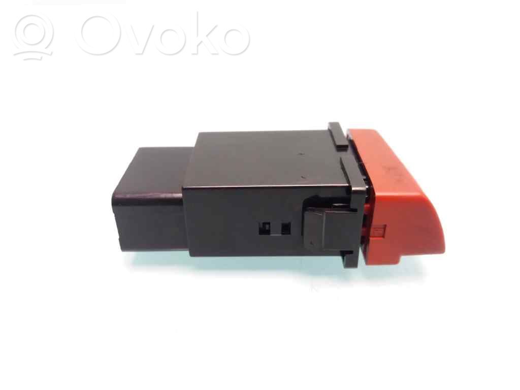 Hätävilkkujen kytkin   937901G900