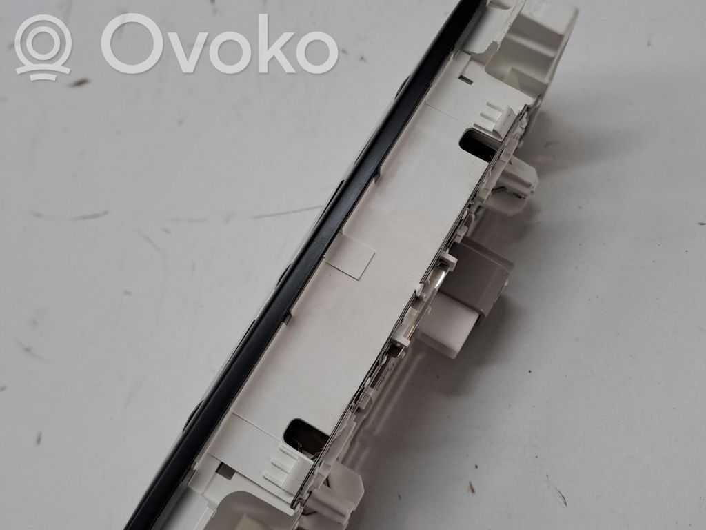Nissan Leaf I (ZE0) Panel oświetlenia wnętrza kabiny