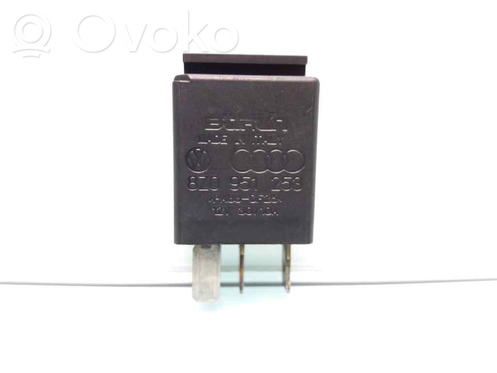 Altri relè   8Z0951253,395