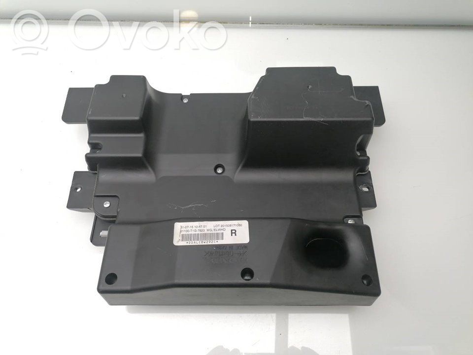 Honda CR-V Panel / Radioodtwarzacz CD/DVD/GPS 