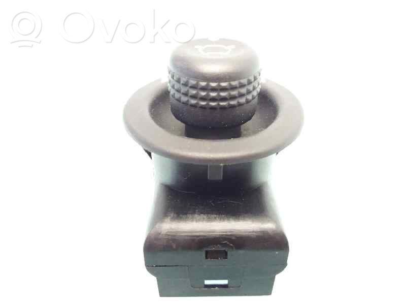Wing mirror switch   CN1517B676AA