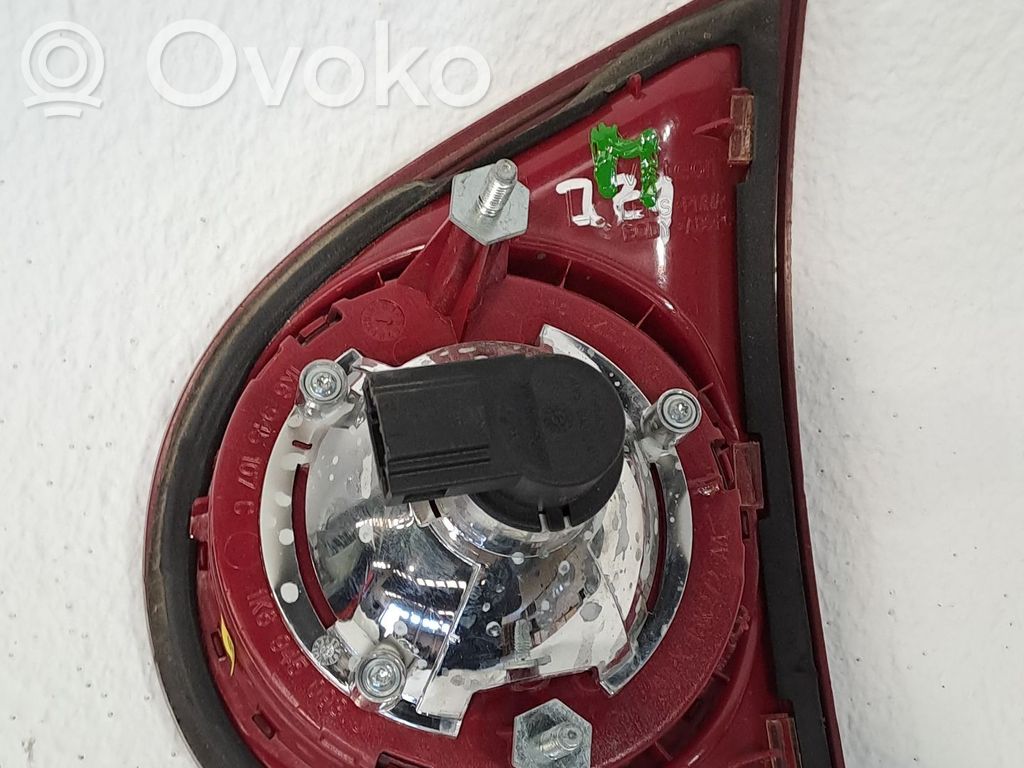 Bec lampă spate   1K6945093E