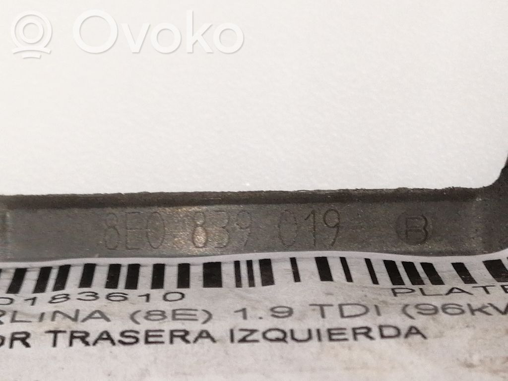Manecilla interna puerta trasera   8E0839019