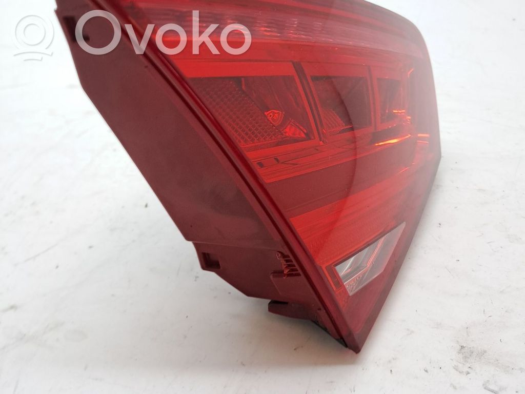 Lámpara de faros/luces traseros   4H0945093