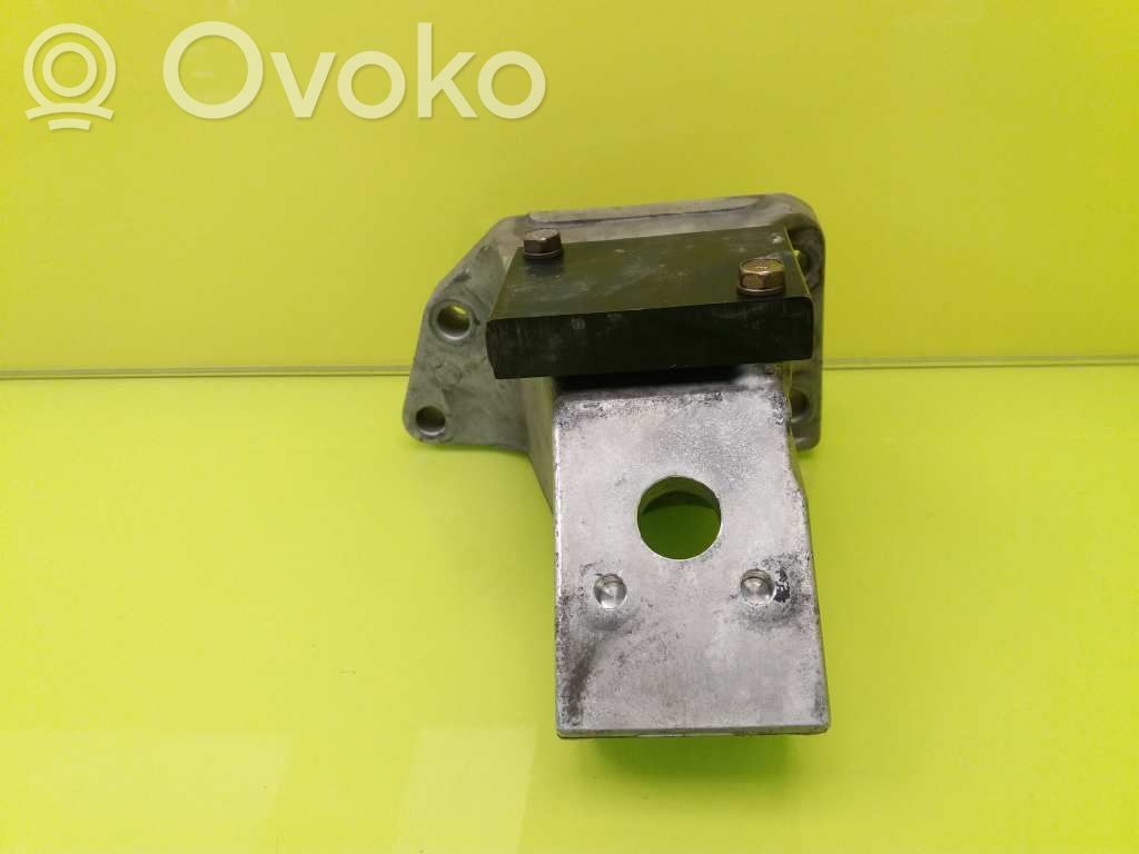 Moottorin kiinnikekorvake   MD368587