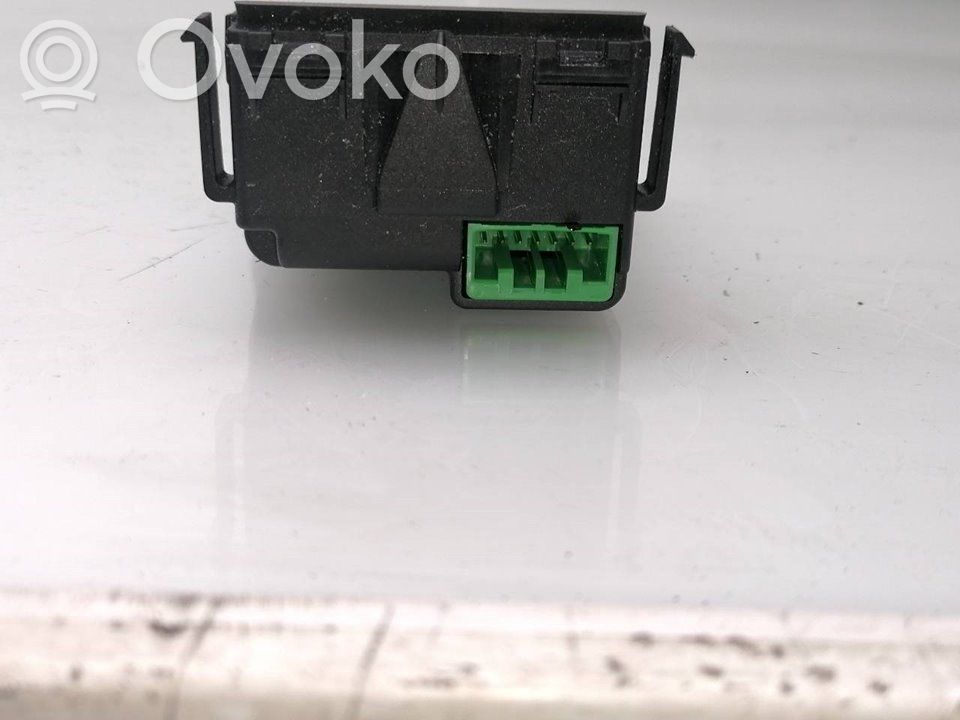 Модуль кузова   D11B67XD0