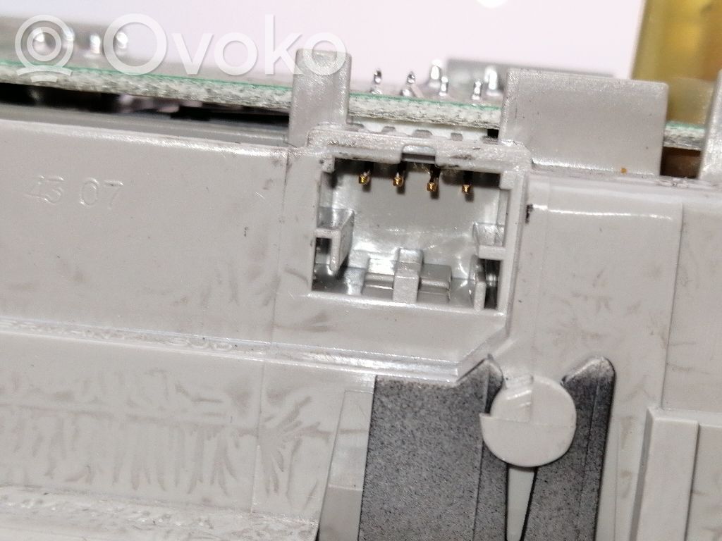 Audi Q7 4L Rivestimento della console di illuminazione installata sul rivestimento del tetto