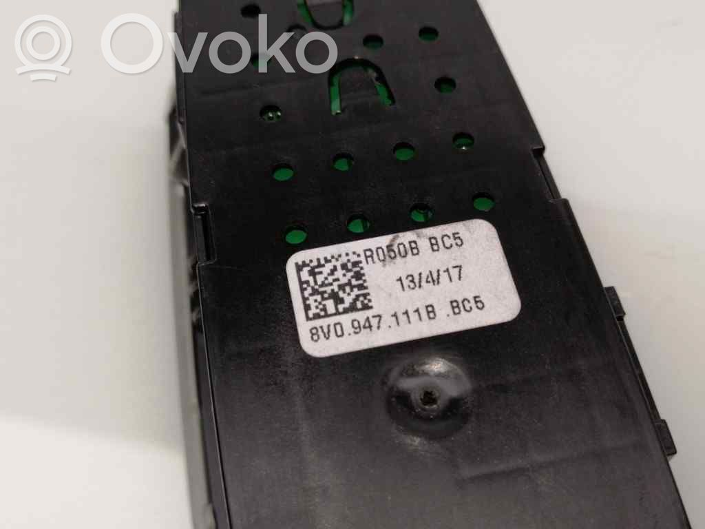 Apšvietimo konsolės apdaila   8V0947111B
