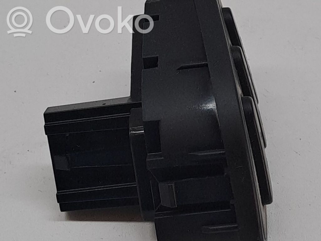Unidad de control/módulo de carrocería central   156105328