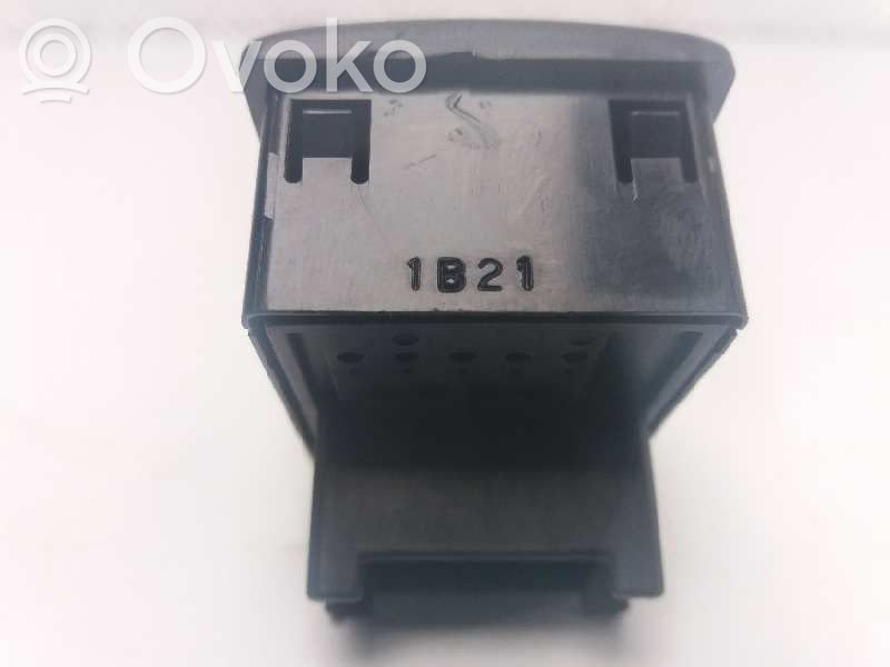 Wing mirror switch   3795075F00