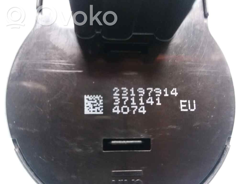 Light switch   23197914,371141