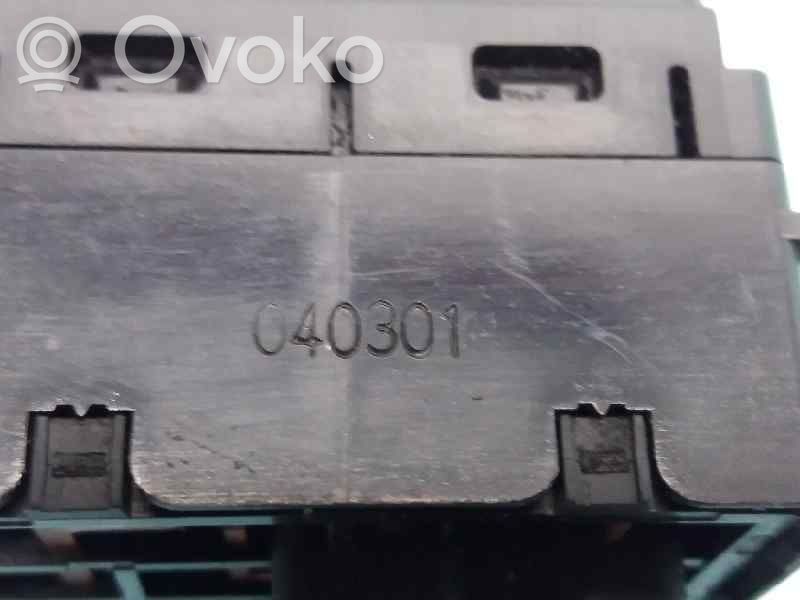 Nissan X-Trail T30 Interruptor del espejo lateral 
