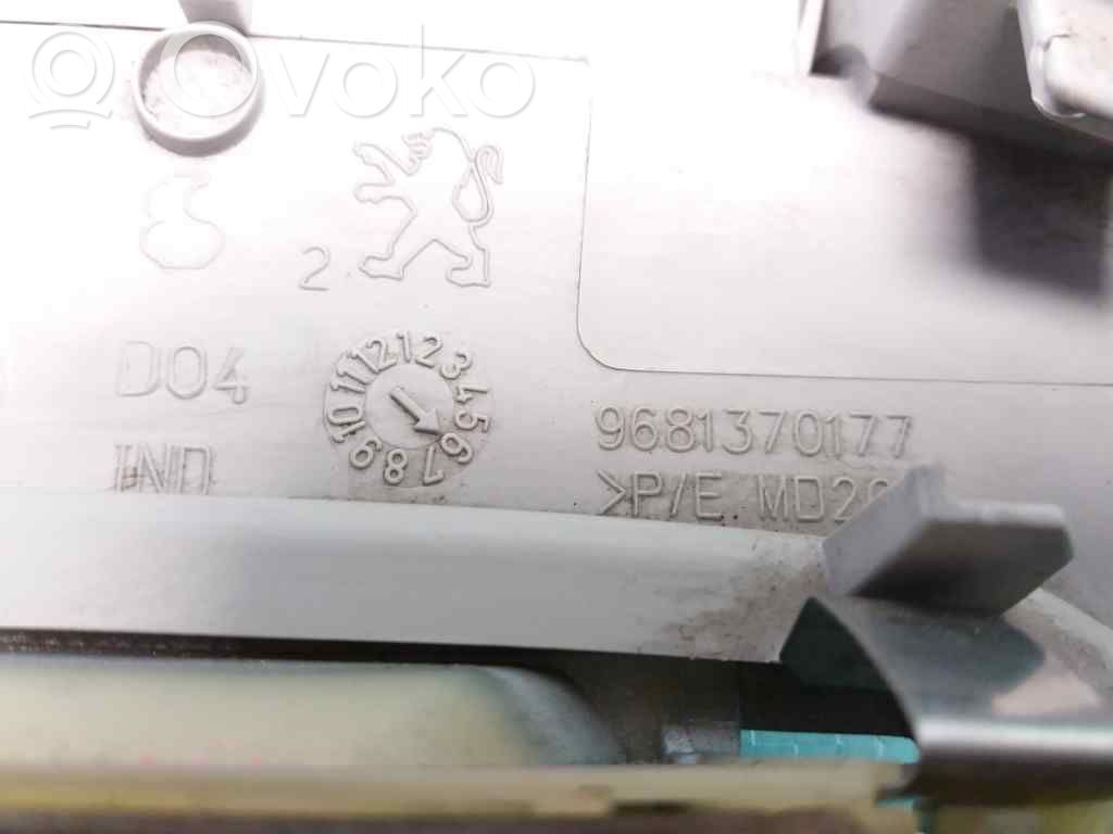 Headlining lighting console trim   9681370177