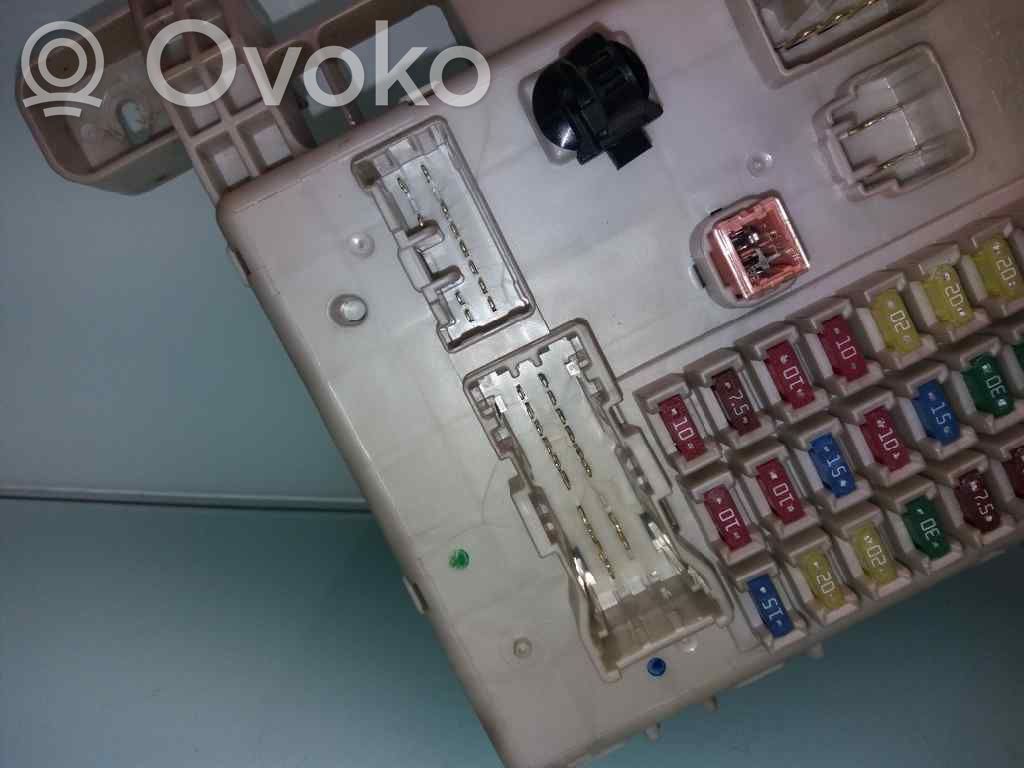 Toyota Land Cruiser (J100) Module de fusibles