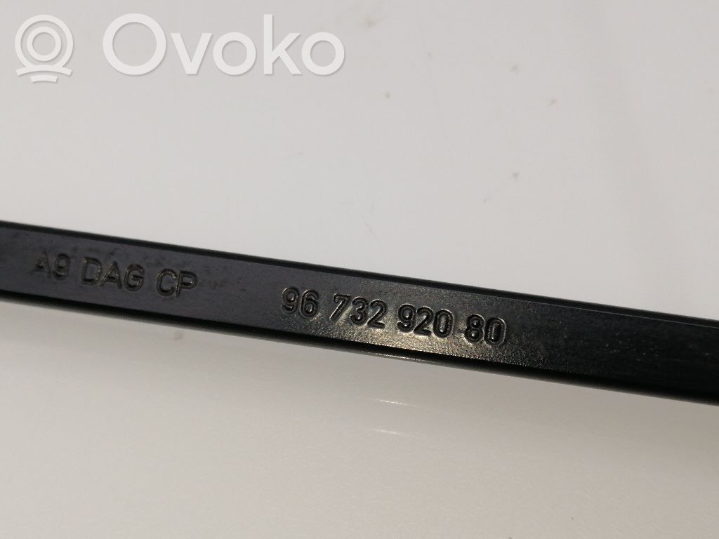 Peugeot 208 I Braccio della spazzola tergicristallo anteriore