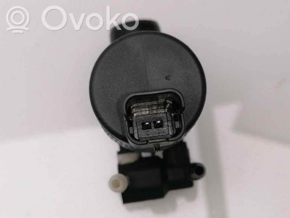 Renault Kangoo I Windscreen/windshield washer pump 