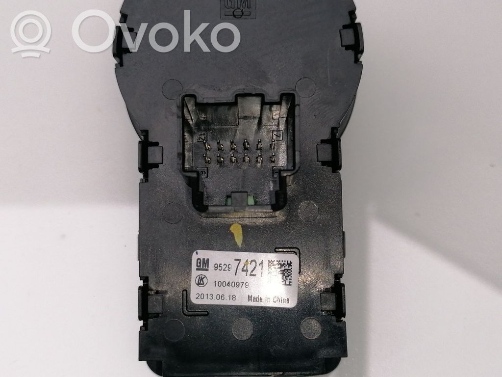 Chevrolet Trax Light switch 