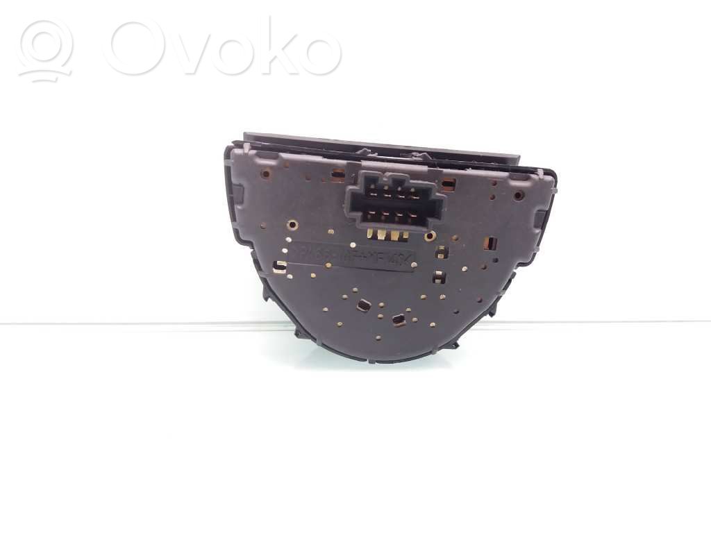 Light switch   12786134