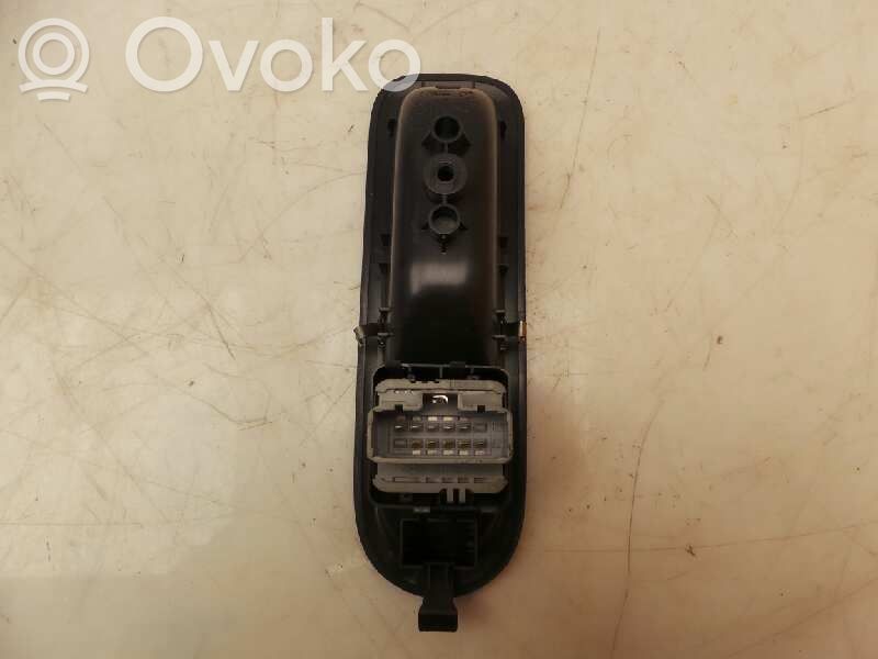 Renault Twingo I Interruptor del elevalunas eléctrico 
