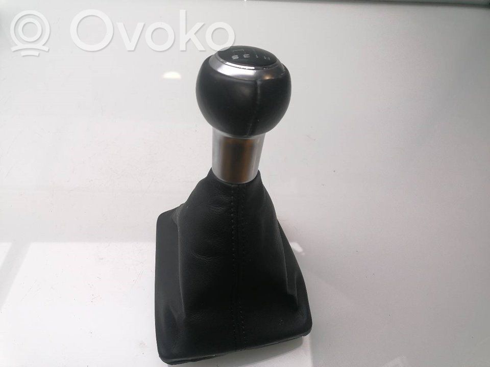 Audi Q2 - Perilla/embellecedor de cuero de la palanca de cambios 