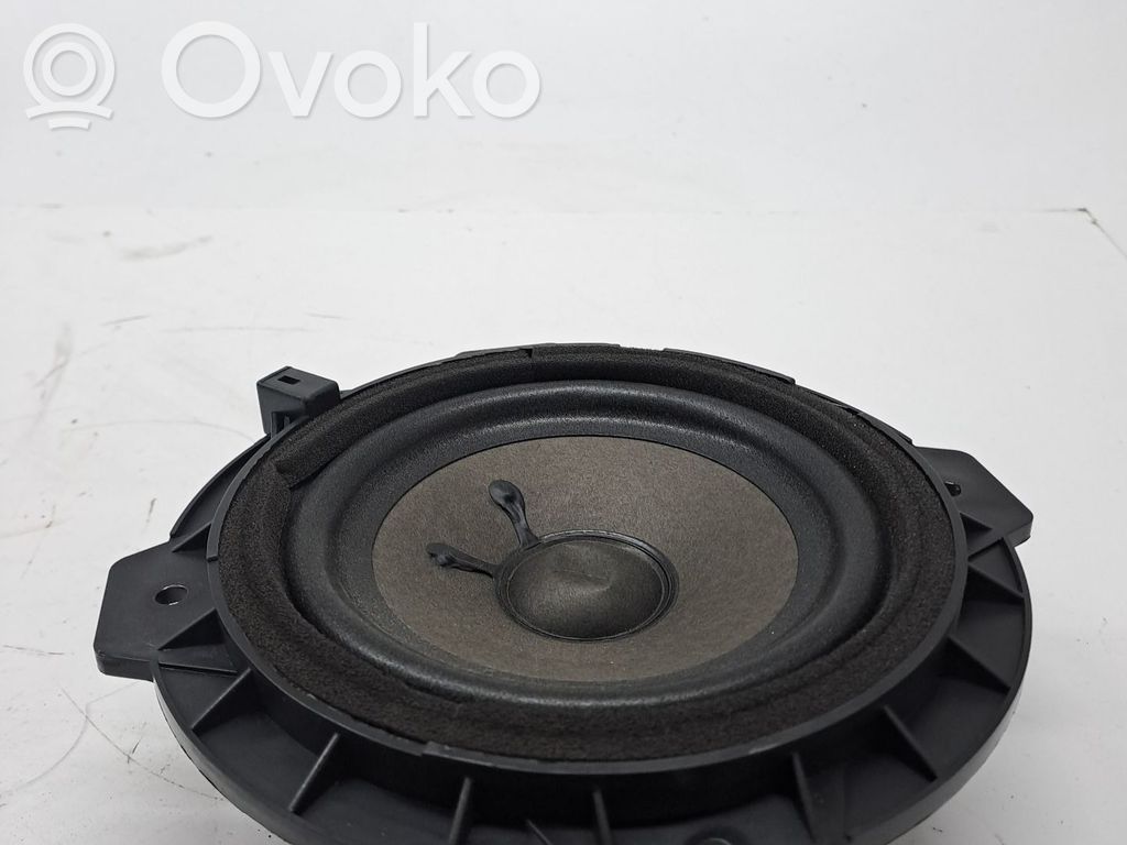 Altavoz de la puerta delantera   8931035000