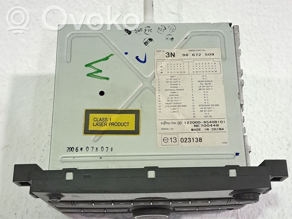 Radio / CD-Player / DVD-Player / Navigation   E13023138