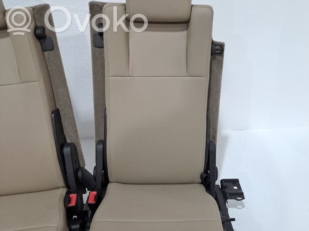 Land Rover Discovery 4 - LR4 Takaistuin 