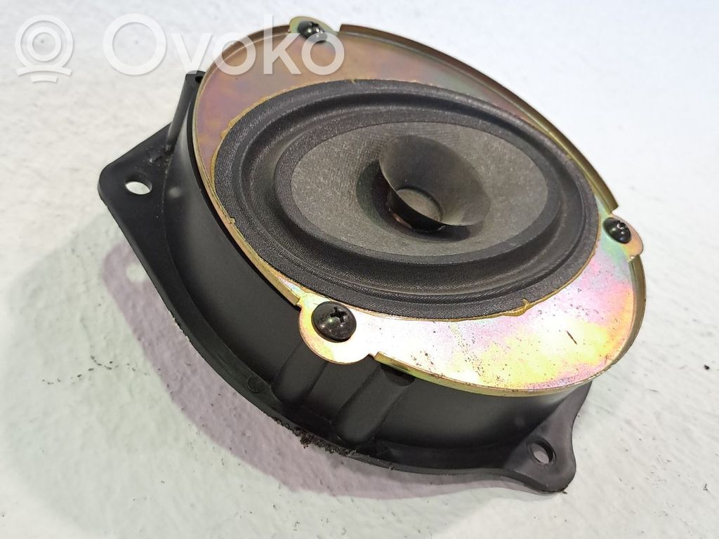 Nissan Navara D22 Etuoven kaiutin 