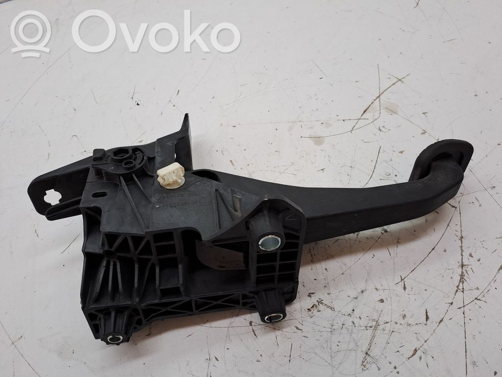 Pedal de embrague   465033510R,465038135R