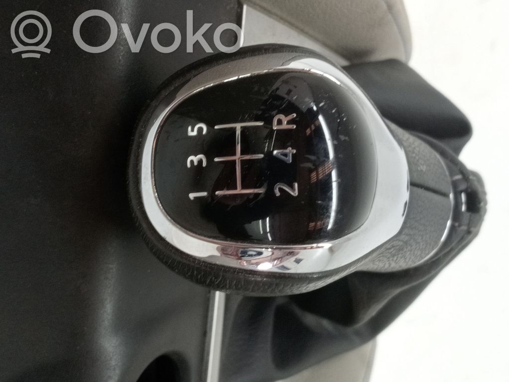 Nissan Micra Revêtement pommeau de levier de vitesses cuir