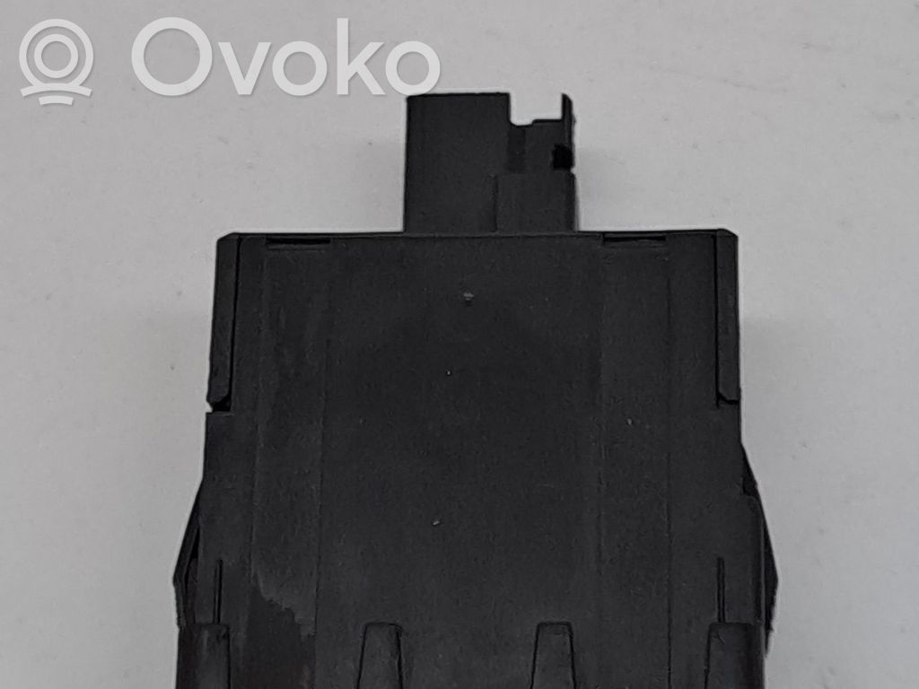 Peugeot 208 I Interruptor de luz 