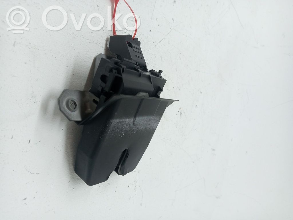Tailgate lock latch   LR014184