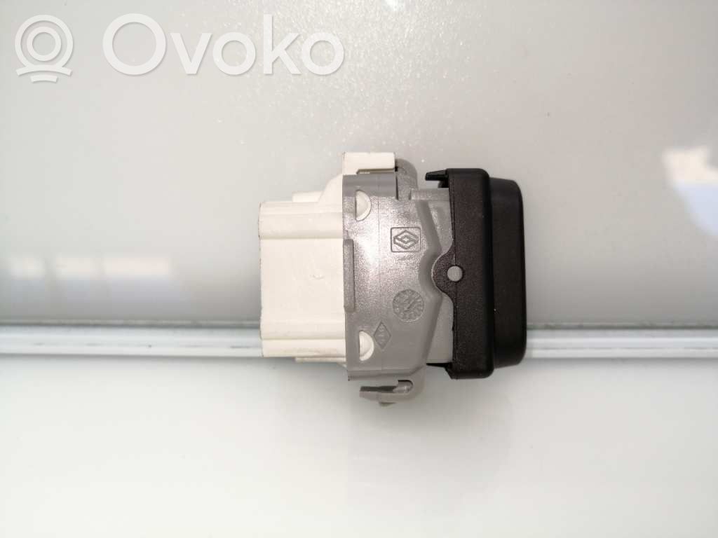 Nissan Qashqai+2 Alte comutatoare/butoane 