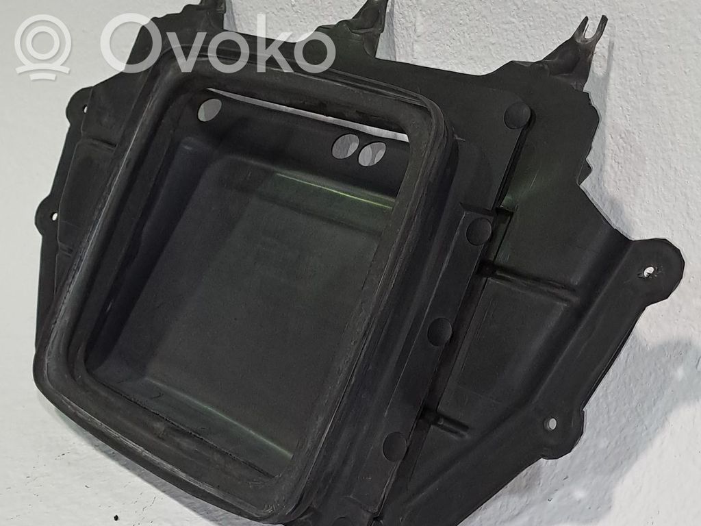 Nissan Navara D22 Osłona górna silnika 