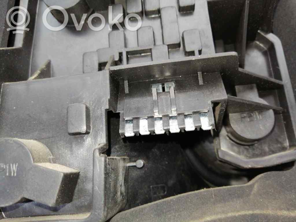 Lámpara de faros/luces traseros   ZUA000700