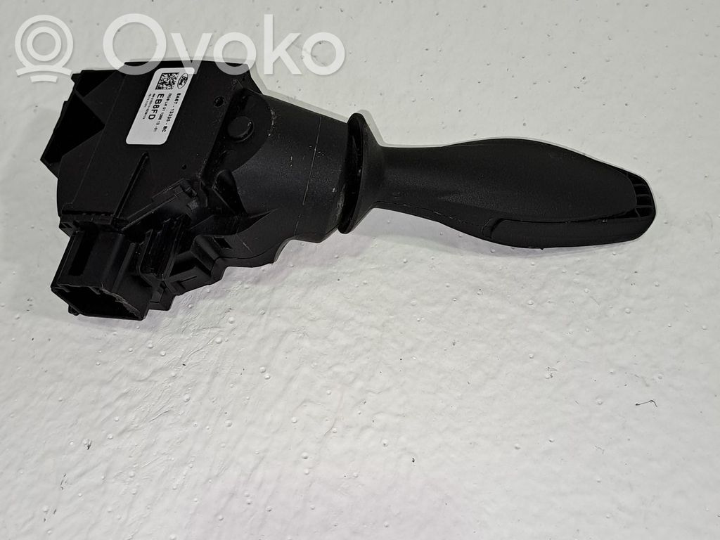 Suuntavilkun vipu   8A6T13335BC,1682336