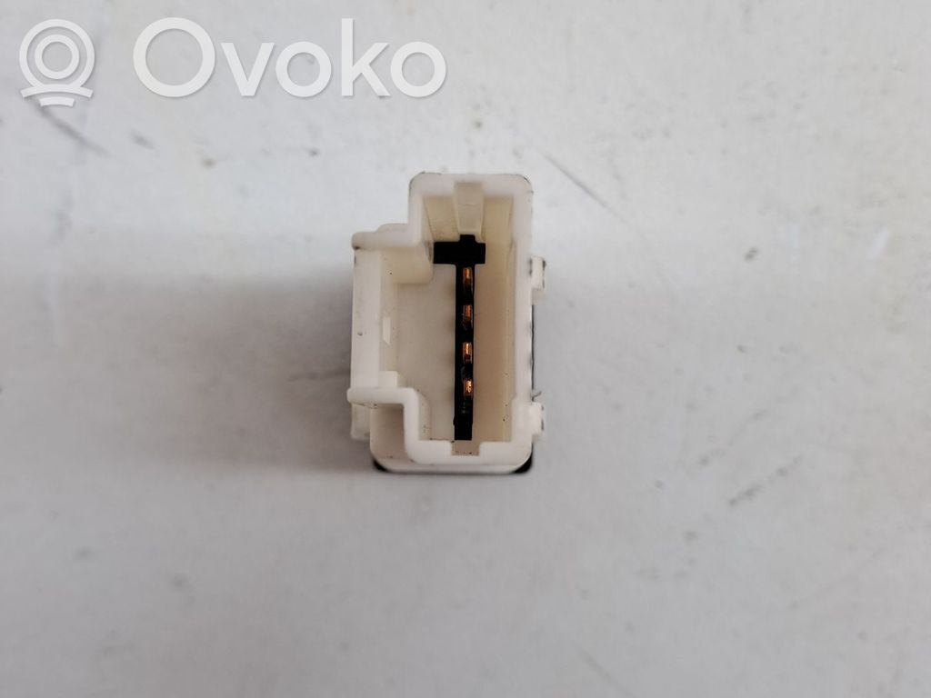Nissan Qashqai Interruttore luci di emergenza