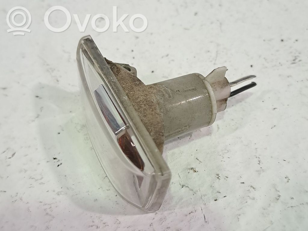 Opel Corsa D Indicatore di direzione del parafango anteriore