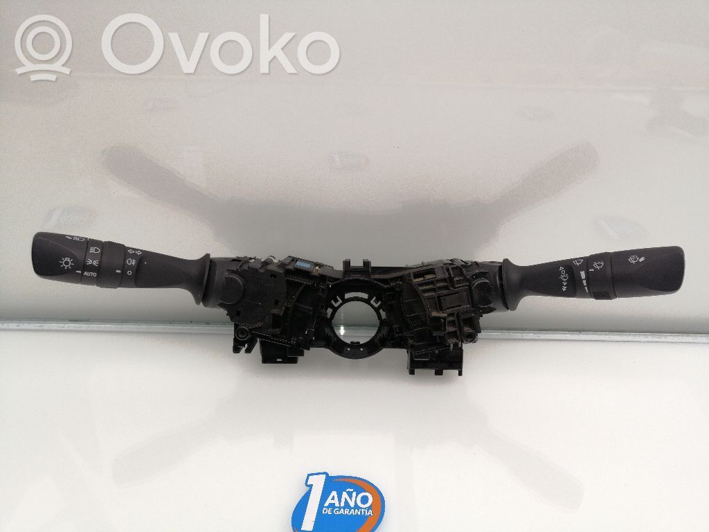 Toyota Hilux (AN120, AN130) Butoane/comutatoare pe volan 