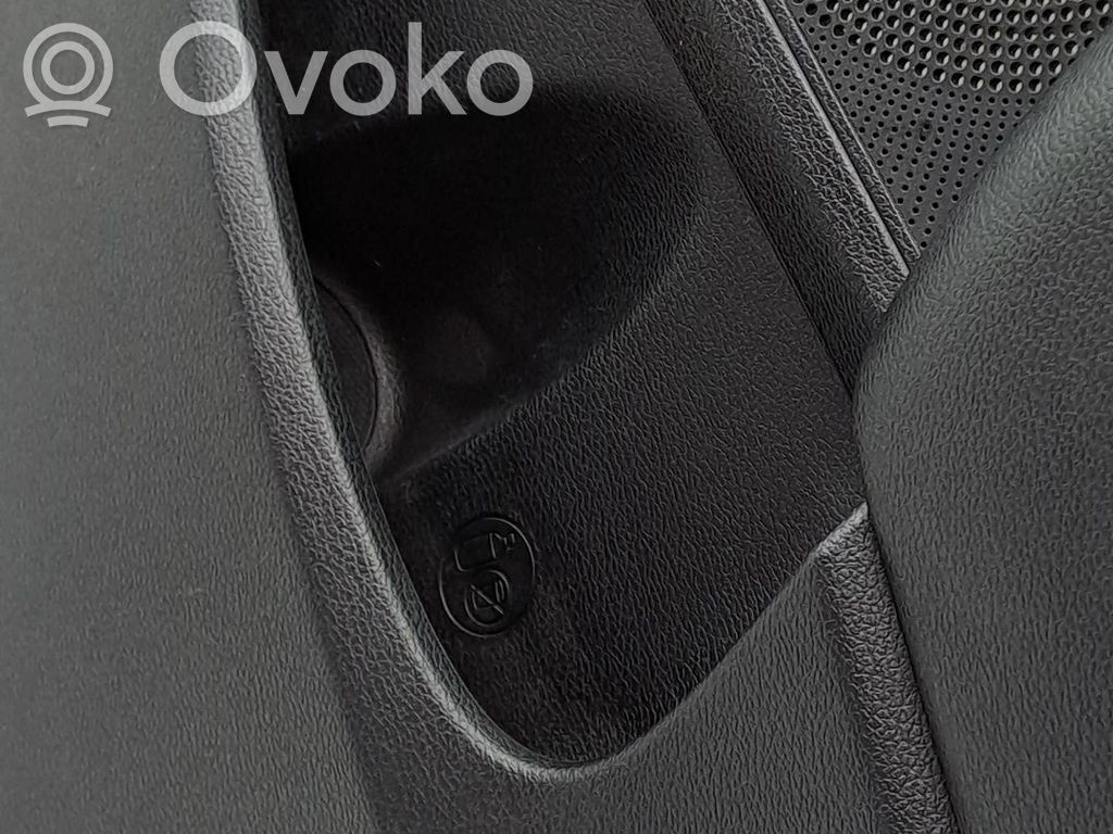KIA Ceed Apšuvums aizmugurējām durvīm 
