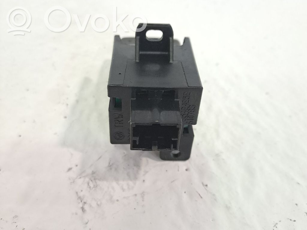 Botón interruptor de luz de peligro   735441030