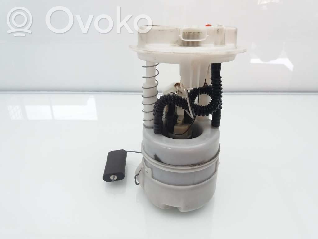 Nissan Micra Pompa carburante immersa 